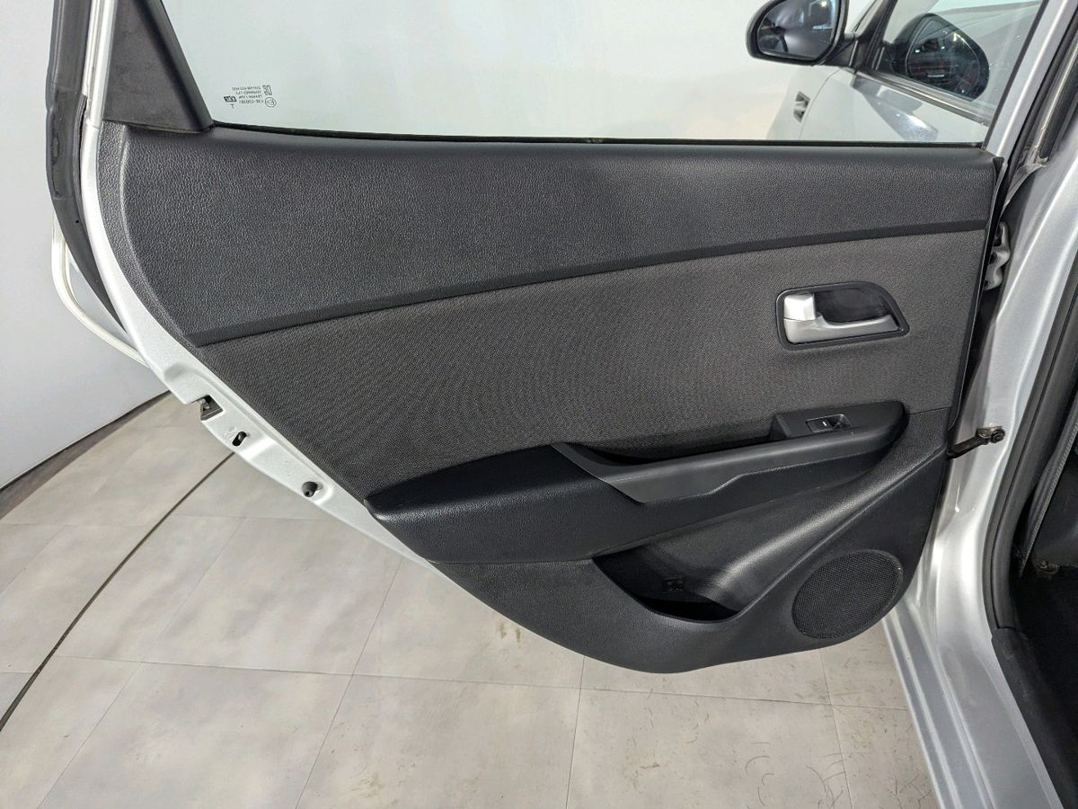 Kia Rio  2015 г.в., 131 576 км.