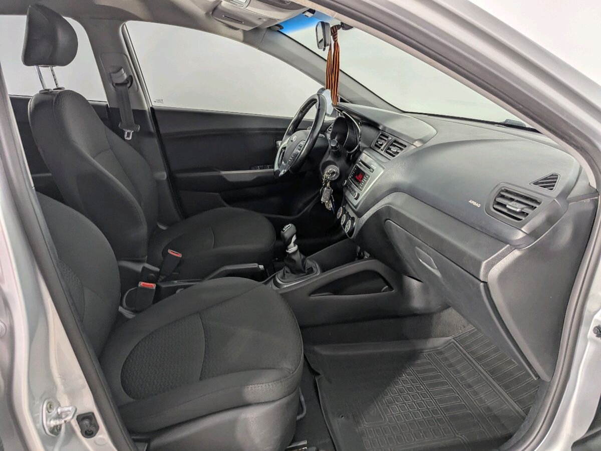 Kia Rio  2015 г.в., 131 576 км.