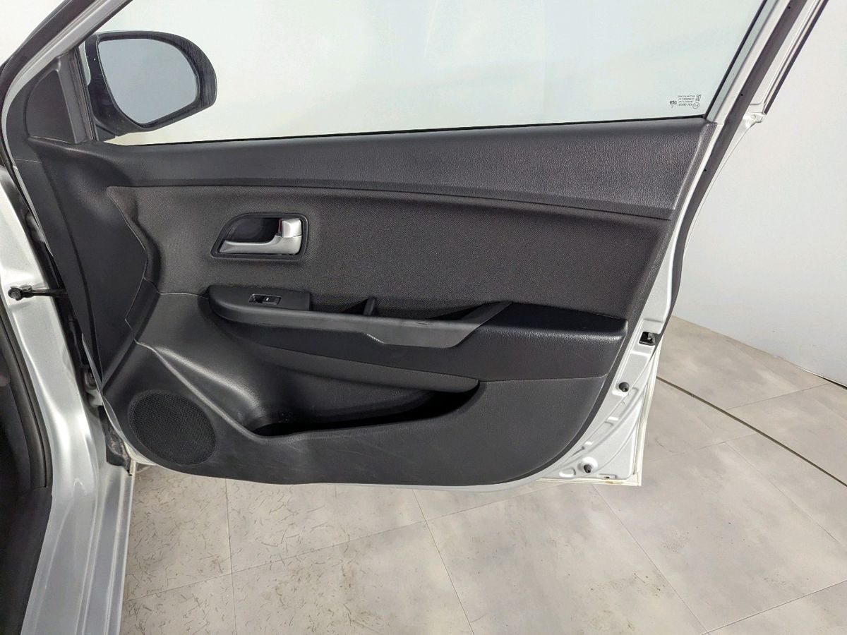 Kia Rio  2015 г.в., 131 576 км.