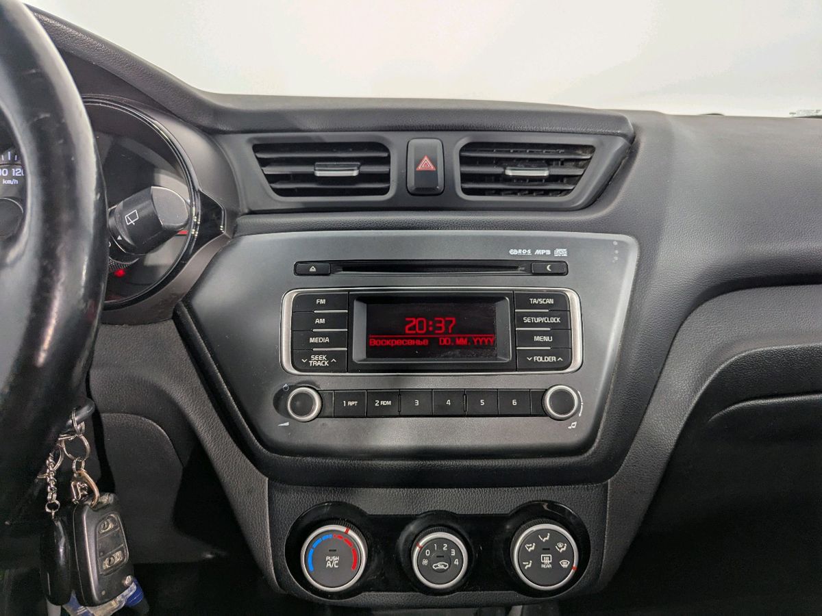 Kia Rio  2015 г.в., 131 576 км.