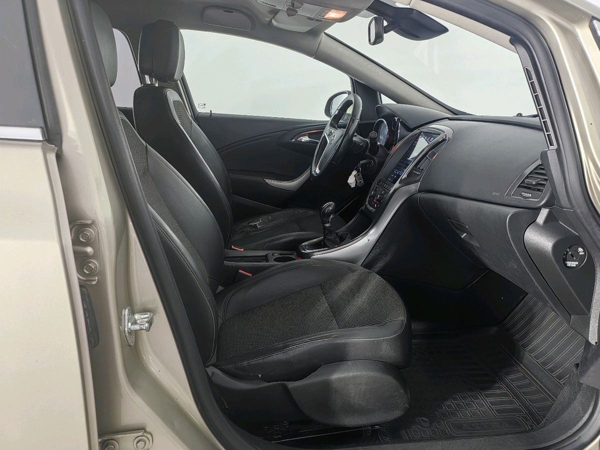 Opel Astra Enjoy 2011 г.в., 239 497 км.