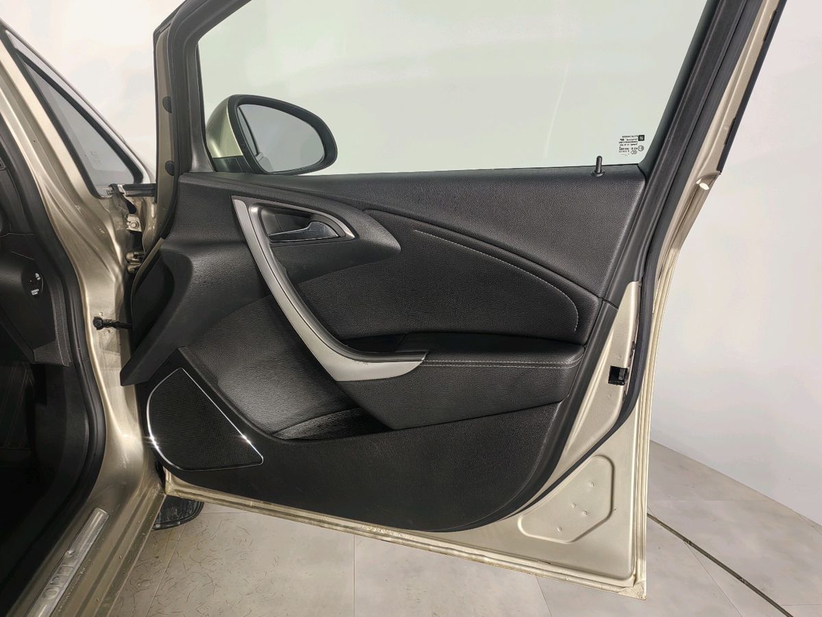 Opel Astra Enjoy 2011 г.в., 239 497 км.