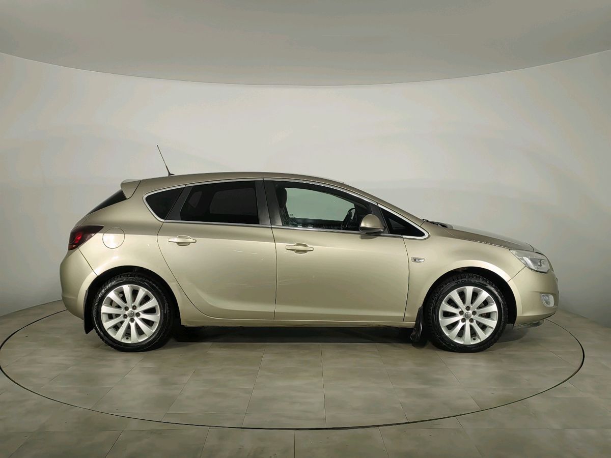 Opel Astra Enjoy 2011 г.в., 239 497 км.