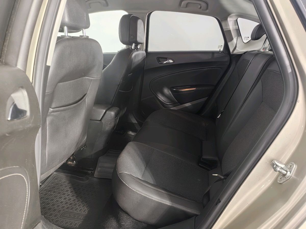 Opel Astra Enjoy 2011 г.в., 239 497 км.