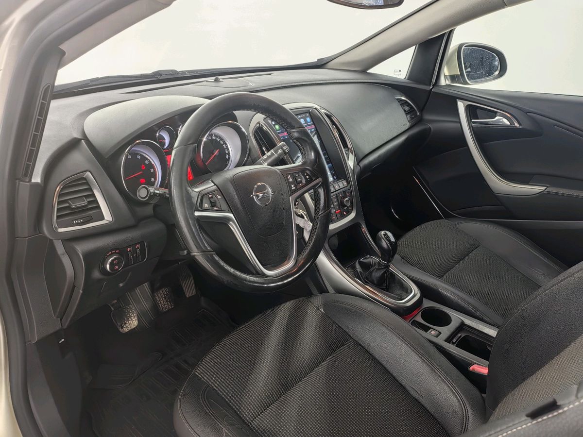 Opel Astra Enjoy 2011 г.в., 239 497 км.