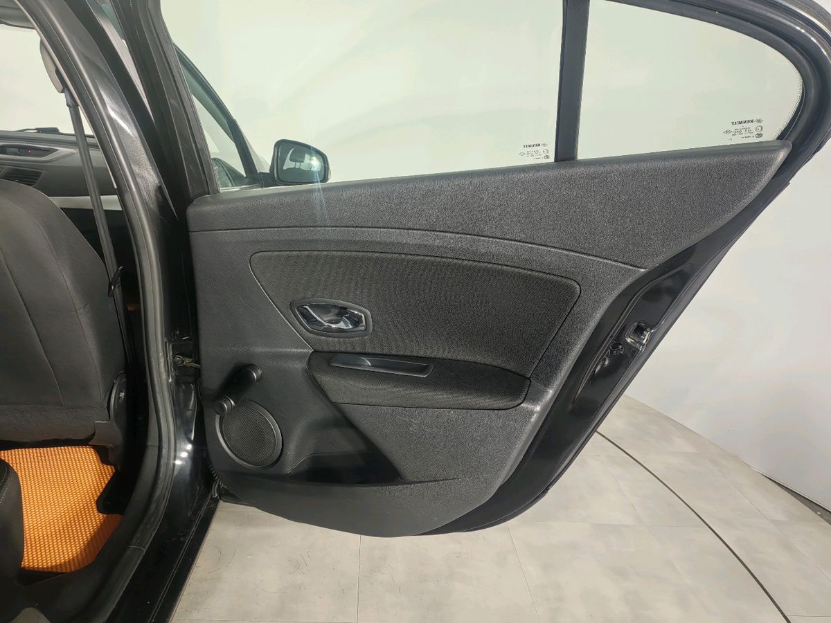 Renault Fluence 999 2013 г.в., 150 000 км.