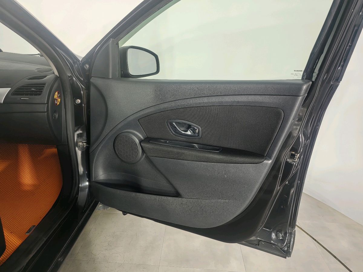 Renault Fluence 999 2013 г.в., 150 000 км.