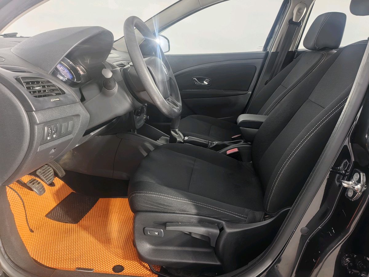 Renault Fluence 999 2013 г.в., 150 000 км.