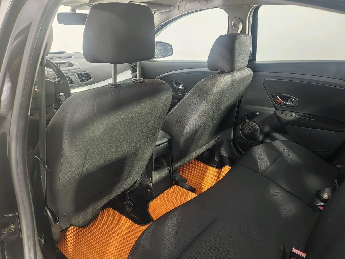 Renault Fluence 999 2013 г.в., 150 000 км.