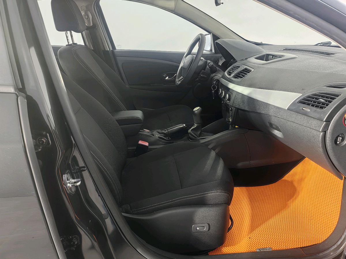 Renault Fluence 999 2013 г.в., 150 000 км.