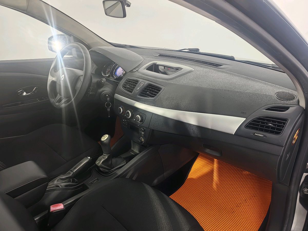 Renault Fluence 999 2013 г.в., 150 000 км.