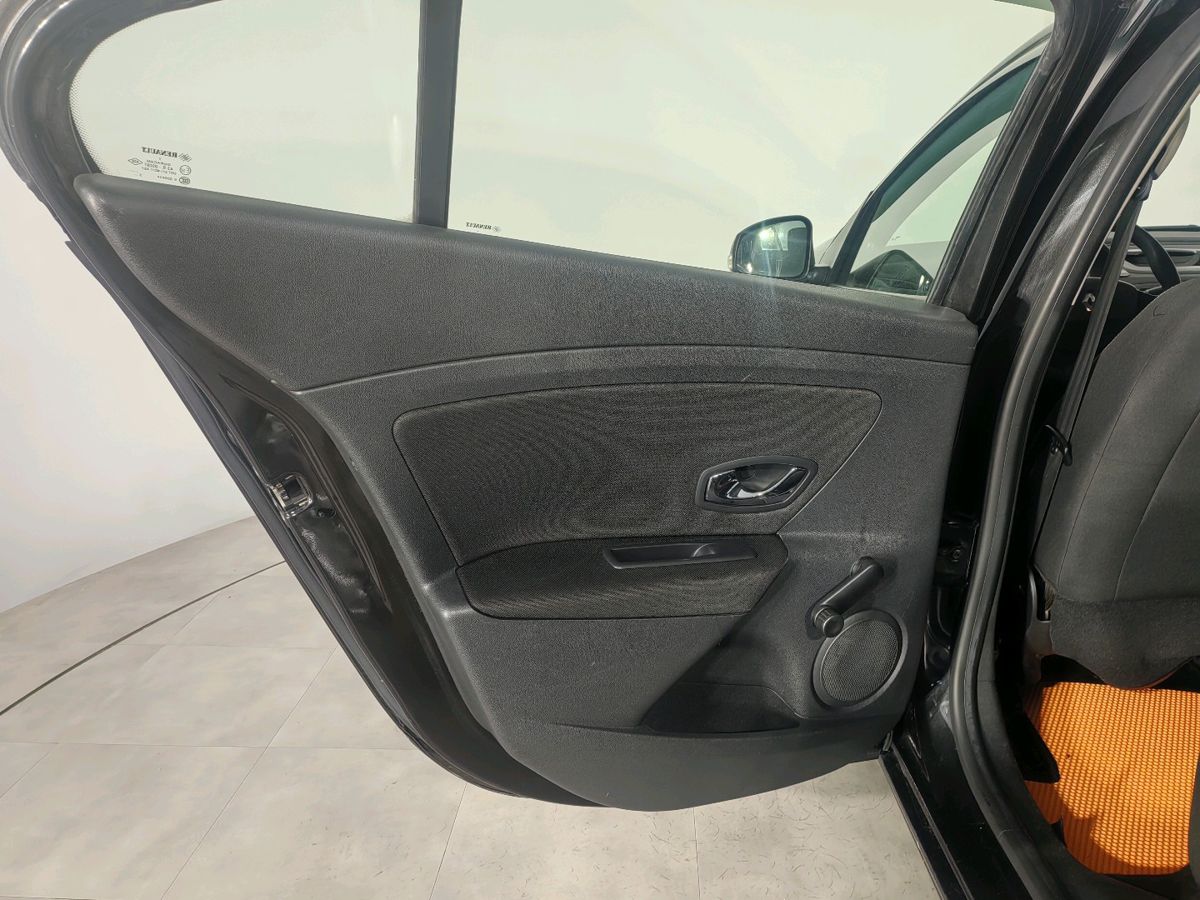 Renault Fluence 999 2013 г.в., 150 000 км.