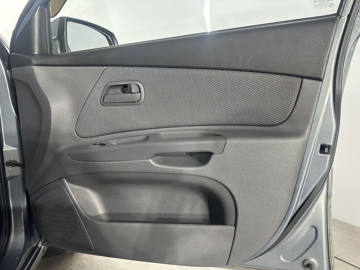 Kia Rio Люкс 2009 г.в., 273 016 км.