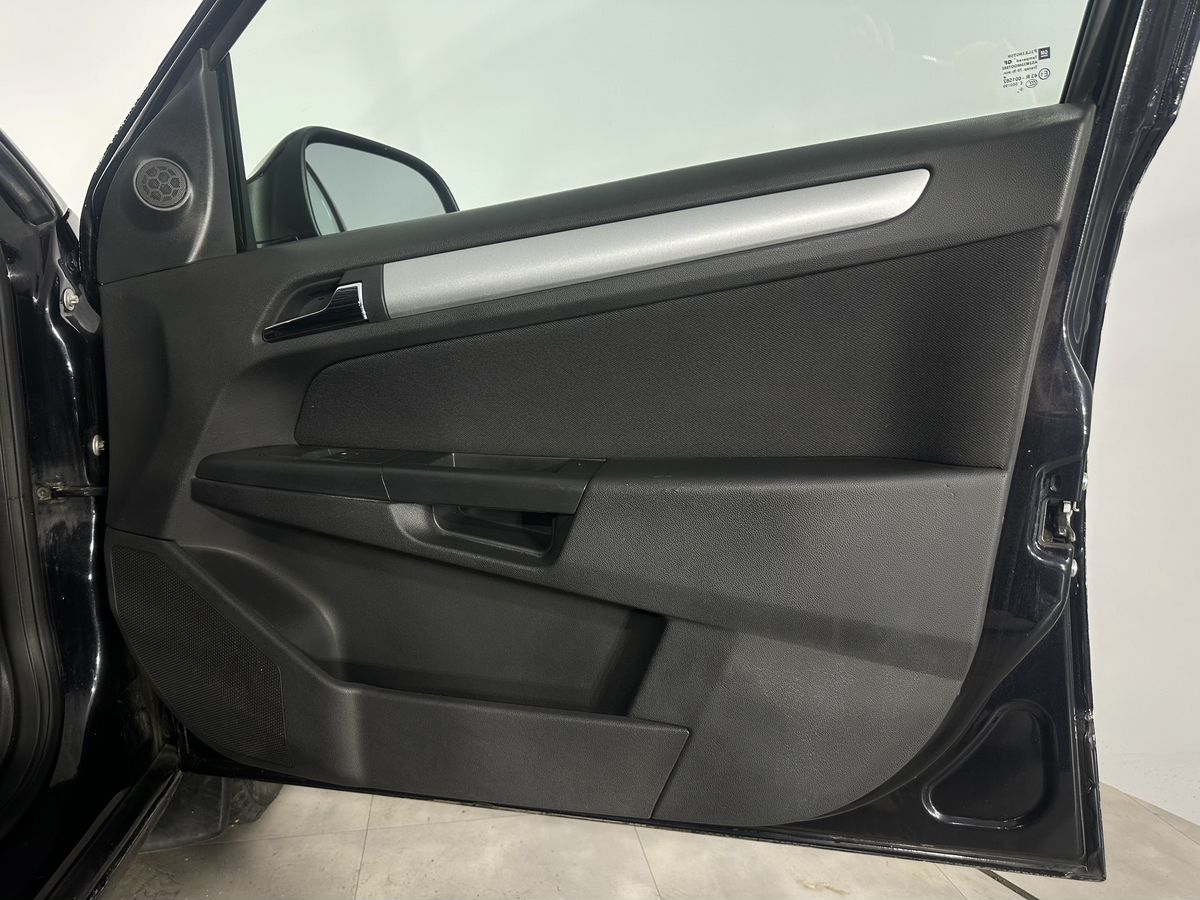 Opel Astra Enjoy 2011 г.в., 119 000 км.