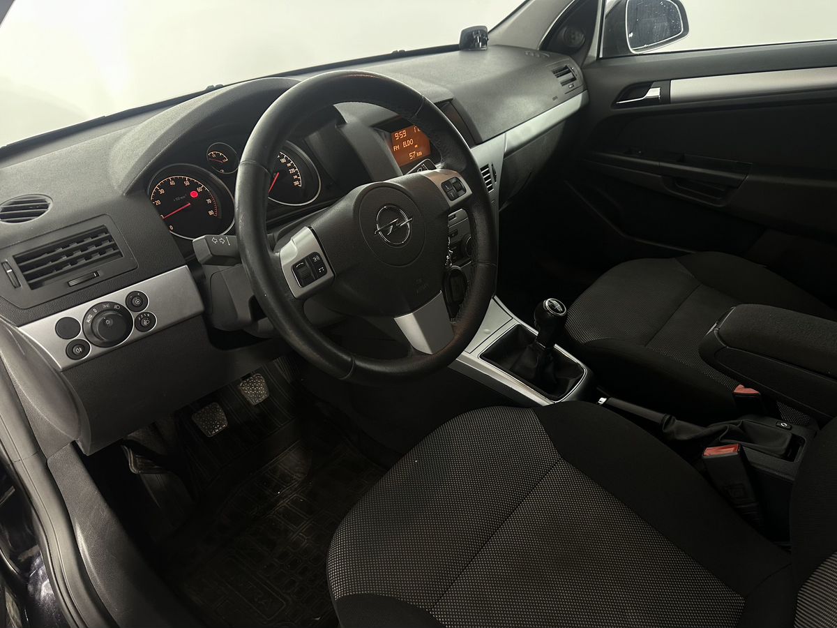 Opel Astra Enjoy 2011 г.в., 119 000 км.