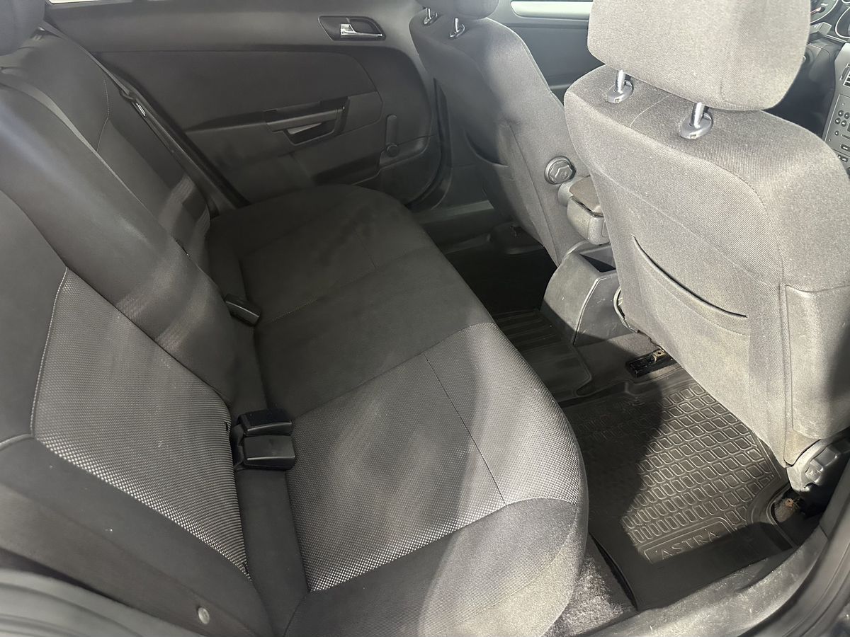 Opel Astra Enjoy 2011 г.в., 119 000 км.