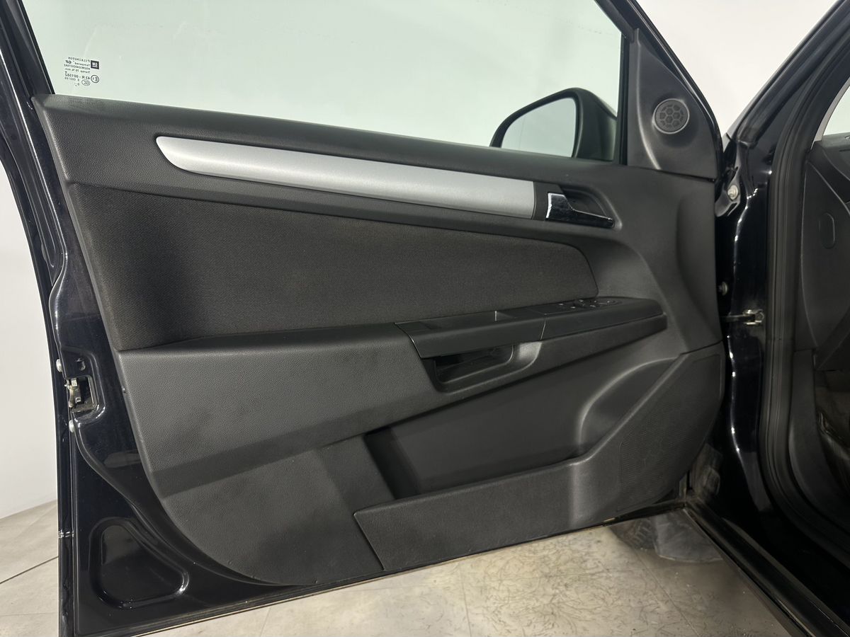 Opel Astra Enjoy 2011 г.в., 119 000 км.