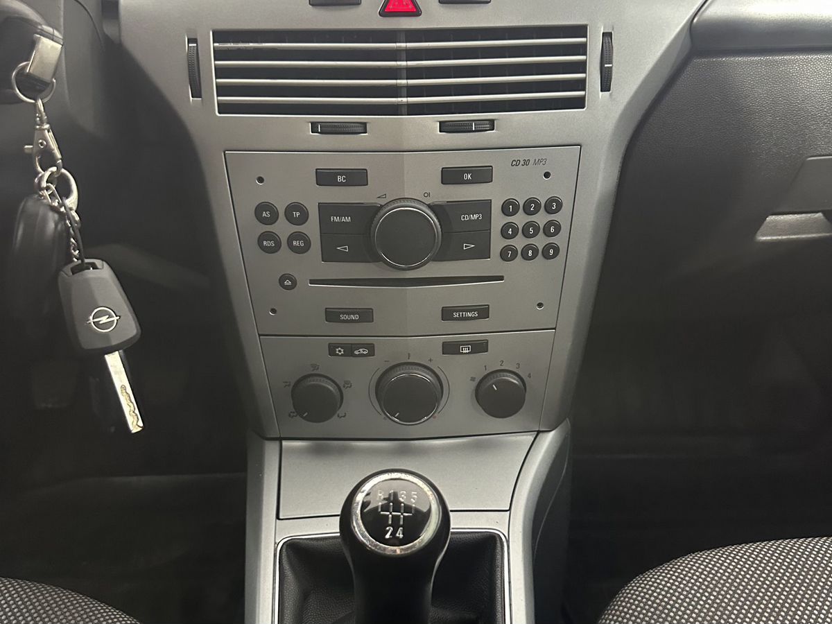 Opel Astra Enjoy 2011 г.в., 119 000 км.