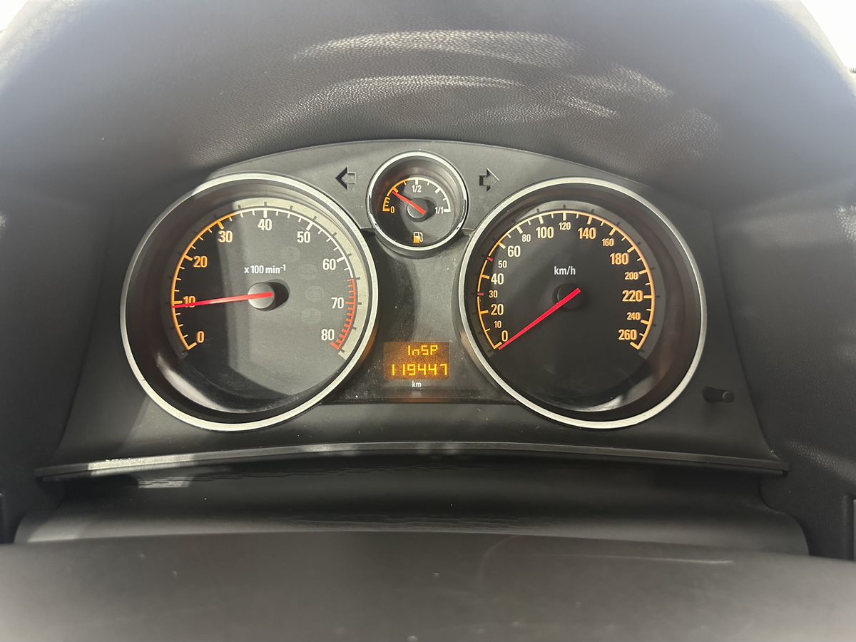 Opel Astra Enjoy 2011 г.в., 119 000 км.