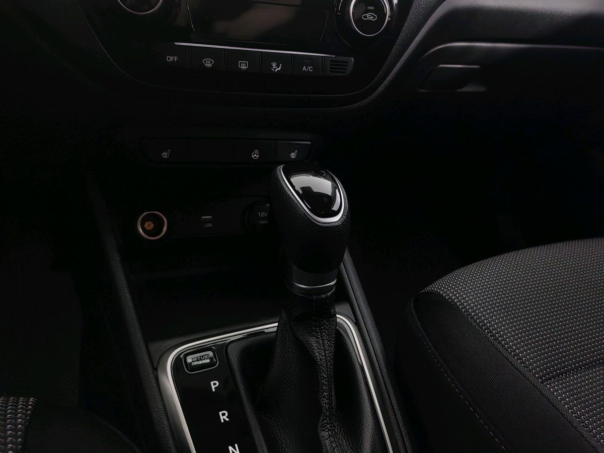 Hyundai Solaris Специальная Серия "10 лет" + Comfort 2021 г.в., 65 438 км.