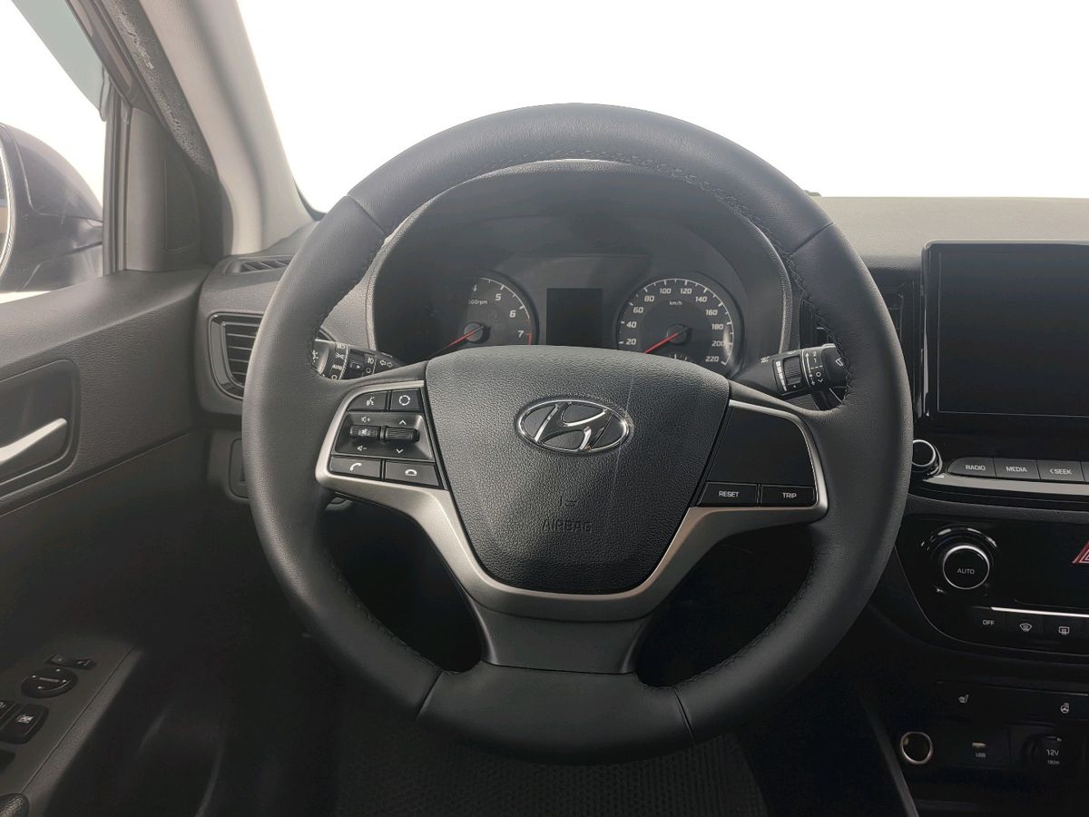 Hyundai Solaris Специальная Серия "10 лет" + Comfort 2021 г.в., 65 438 км.