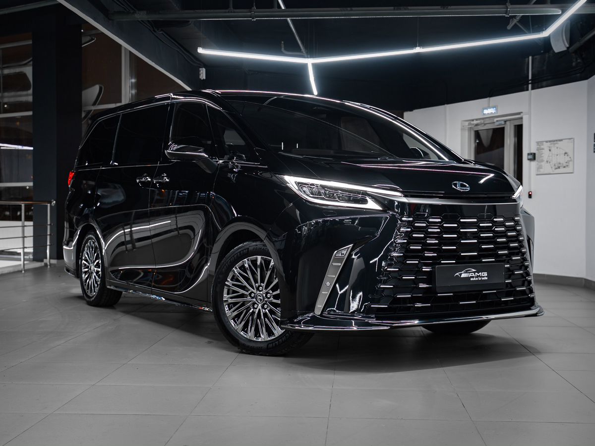 Lexus LM фото 3