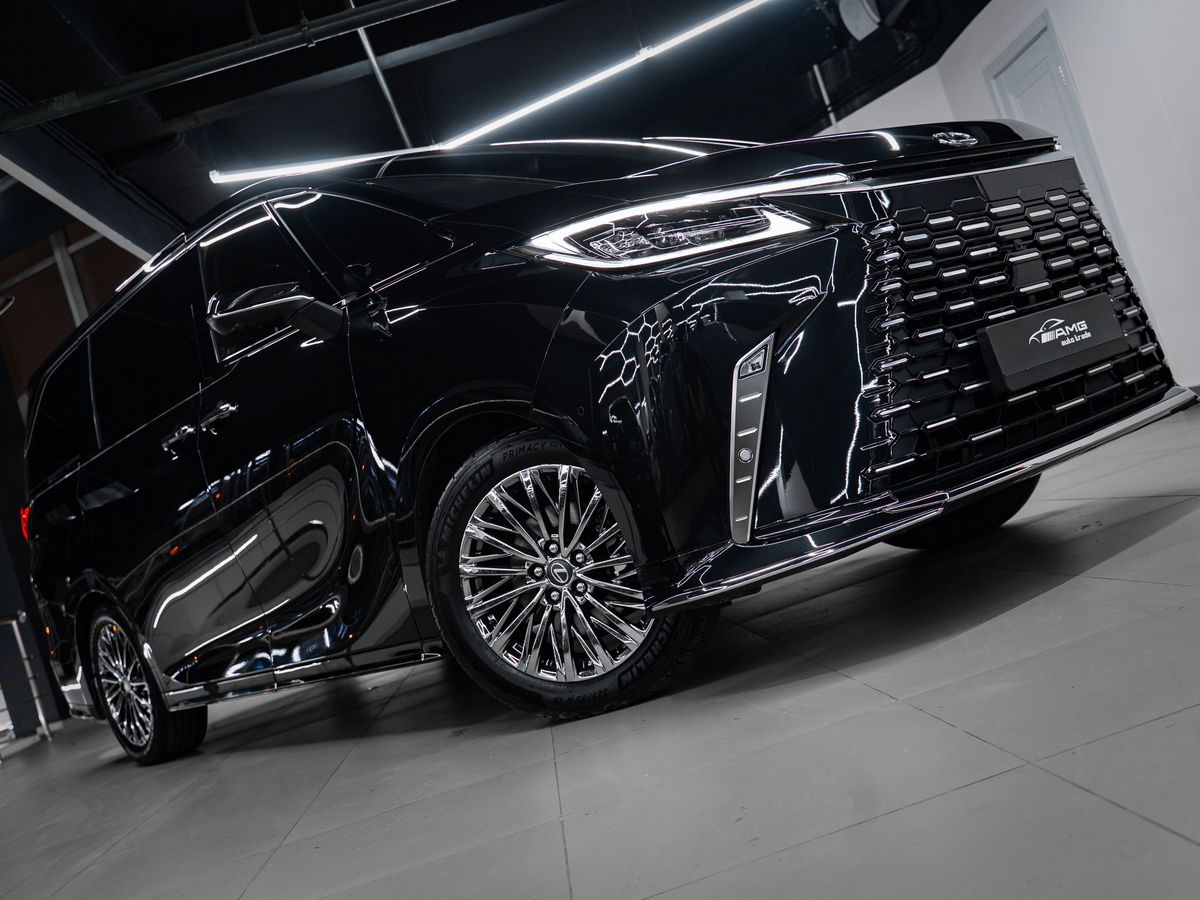 Lexus LM фото 6
