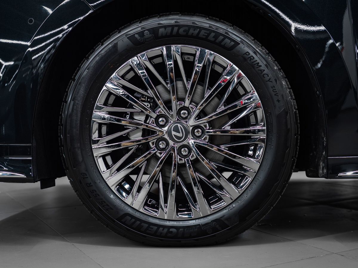 Lexus LM фото 5