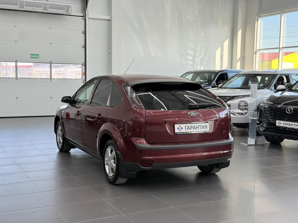 Ford Focus II 1.6 MT (100 л.с.) 2006 — фото 2