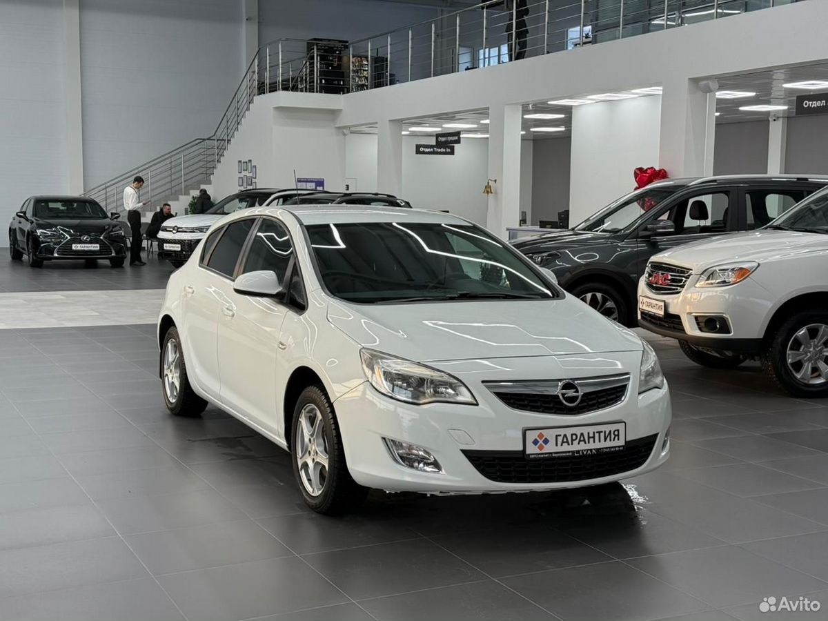 Opel Astra J 1.6 MT (115 л.с.) 2011