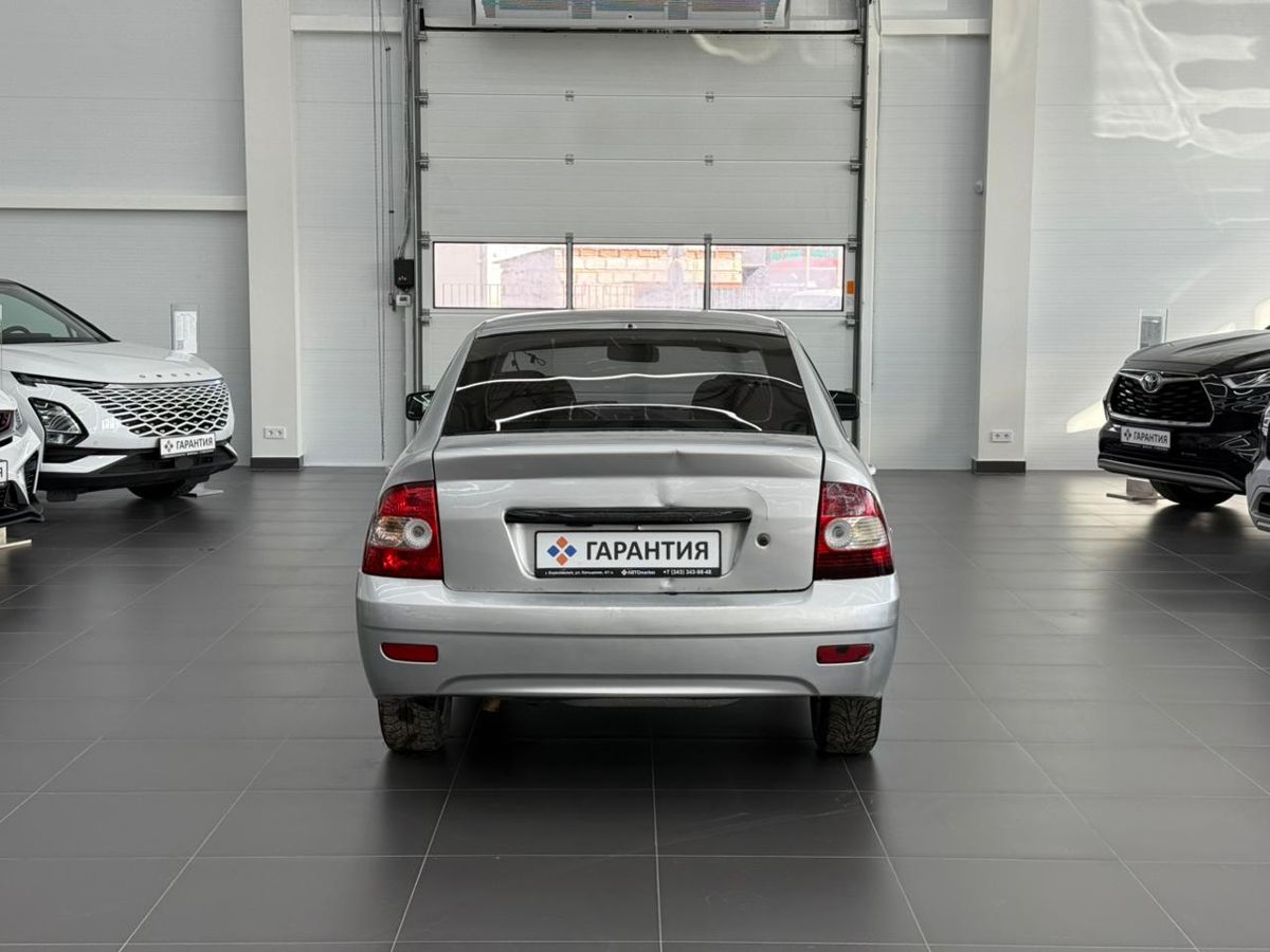 Lada (ВАЗ) Priora I 1.6 MT (98 л.с.) 2010 — фото 3