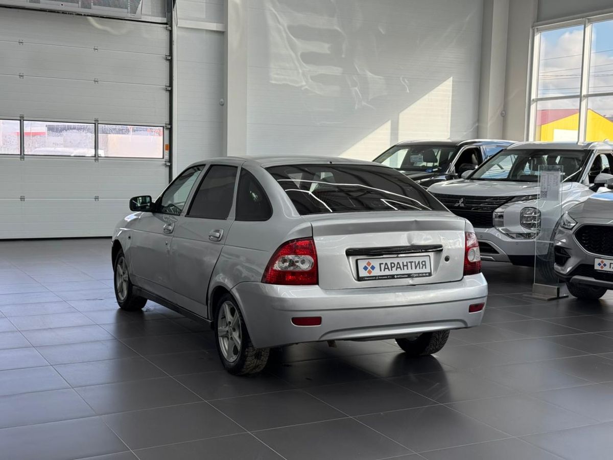 Lada (ВАЗ) Priora I 1.6 MT (98 л.с.) 2010 — фото 2