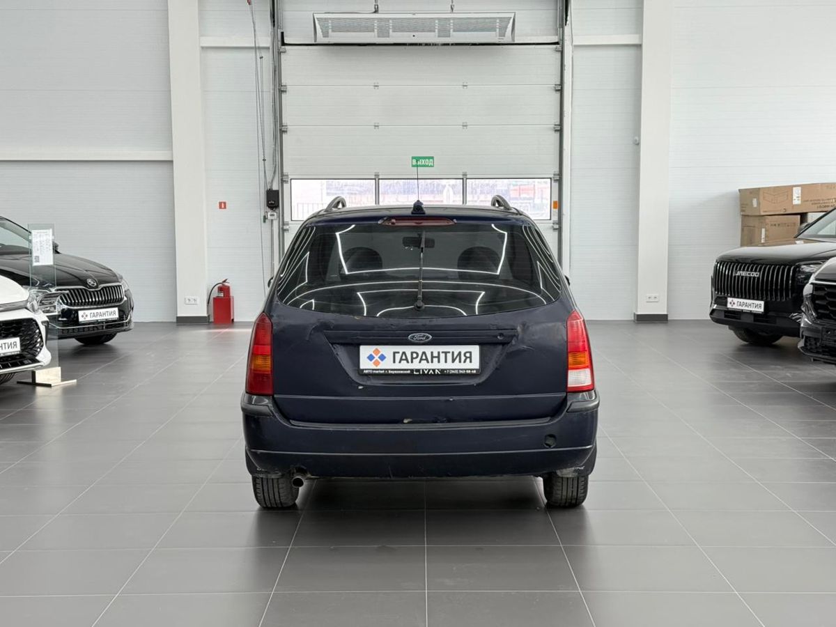 Ford Focus I Рестайлинг 1.6 MT (98 л.с.) 2005 — фото 3