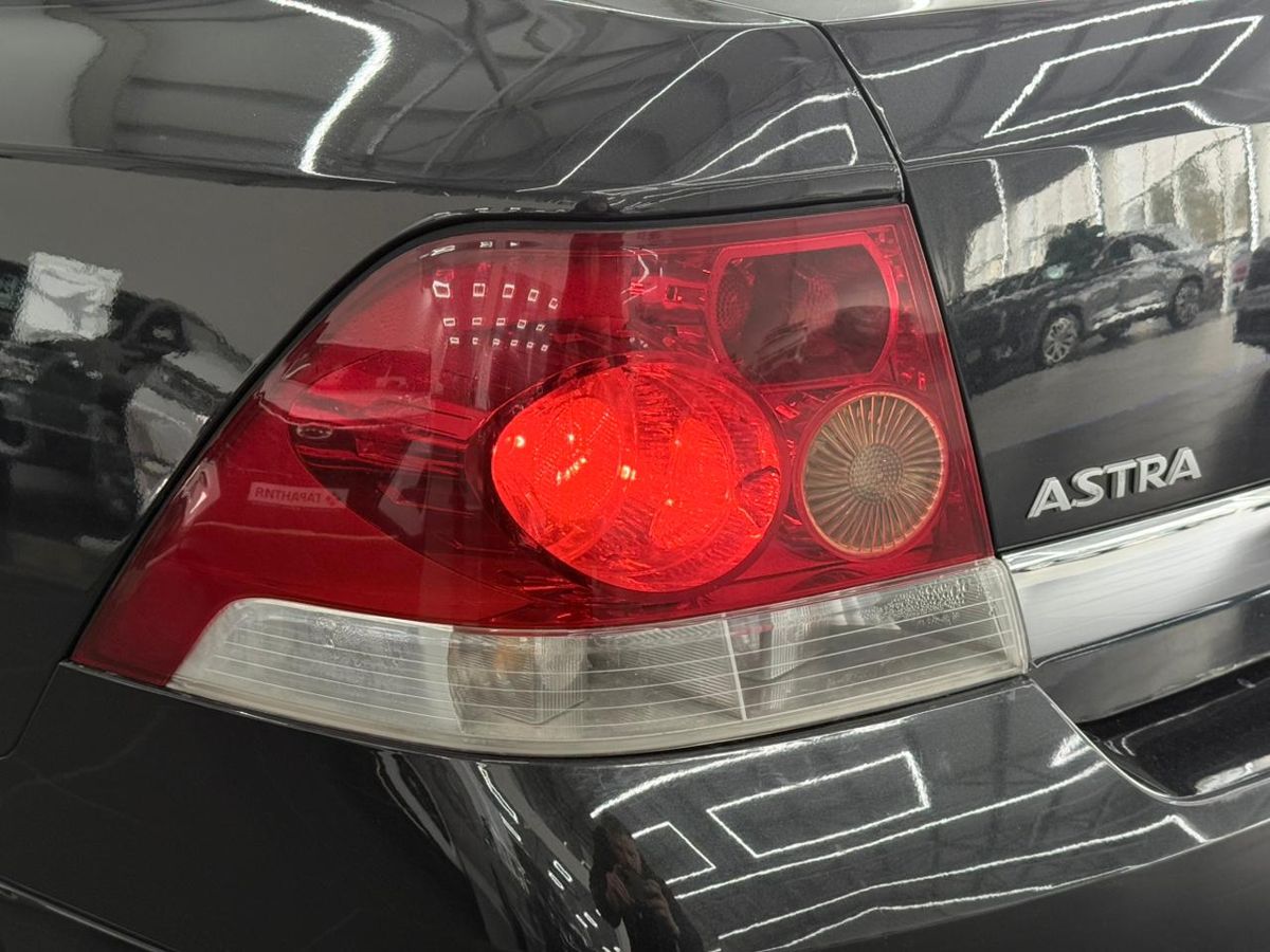 Opel Astra H Рестайлинг 1.8 AT (140 л.с.) 2013 — фото 3