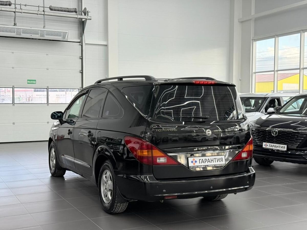 SsangYong Rodius I Рестайлинг 2.7d AT (165 л.с.) 4WD 2011 — фото 2