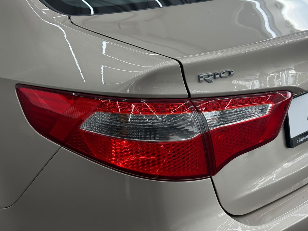 Kia Rio III 5-speed 1.6 MT (123 л.с.) Prestige 2013 — фото 3