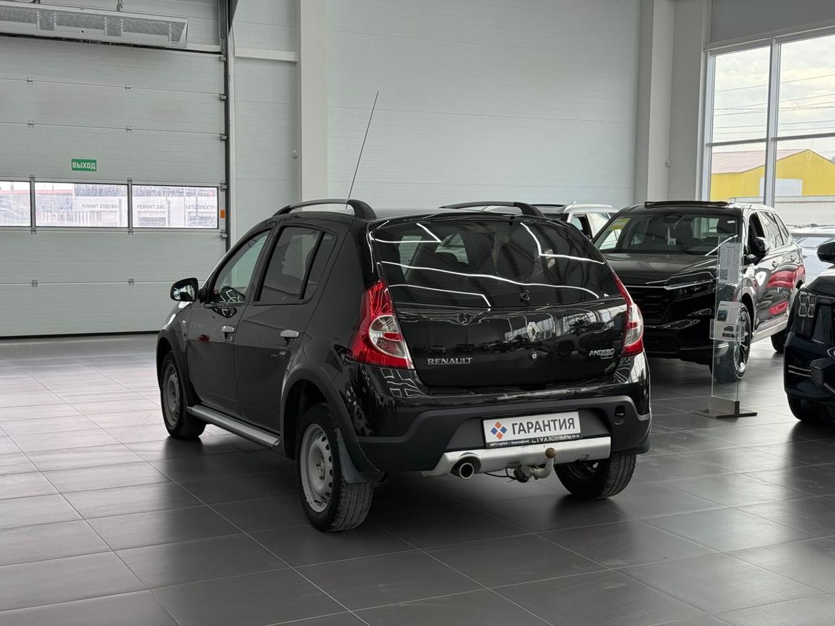 Renault Sandero I Stepway 1.6 MT (84 л.с.) Stepway 2014 — фото 2