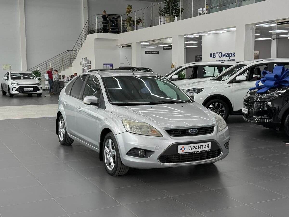 Ford Focus II Рестайлинг 1.8 MT (125 л.с.) 2008