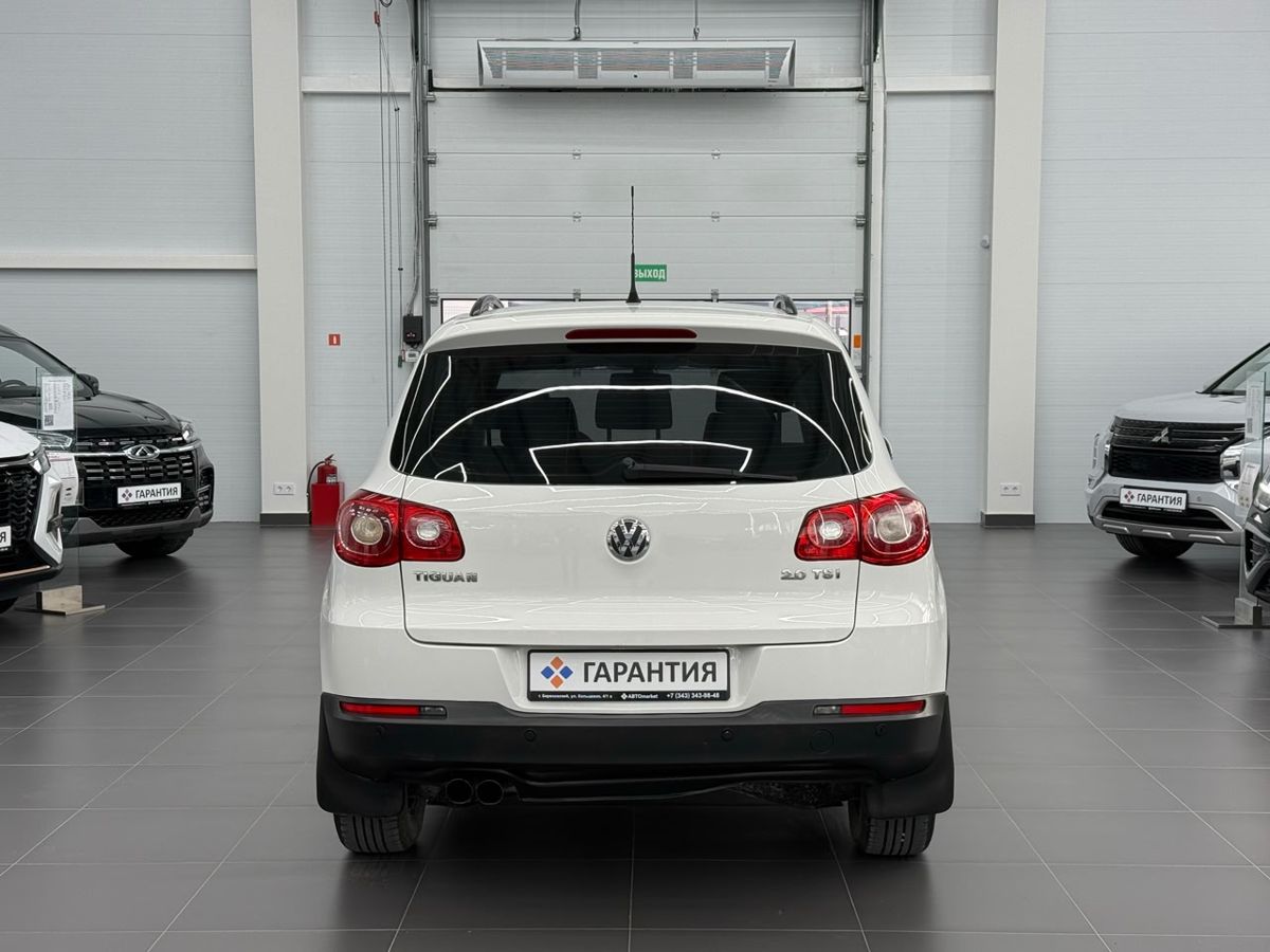 Volkswagen Tiguan I 2.0 AT (170 л.с.) 4WD 2009 — фото 3