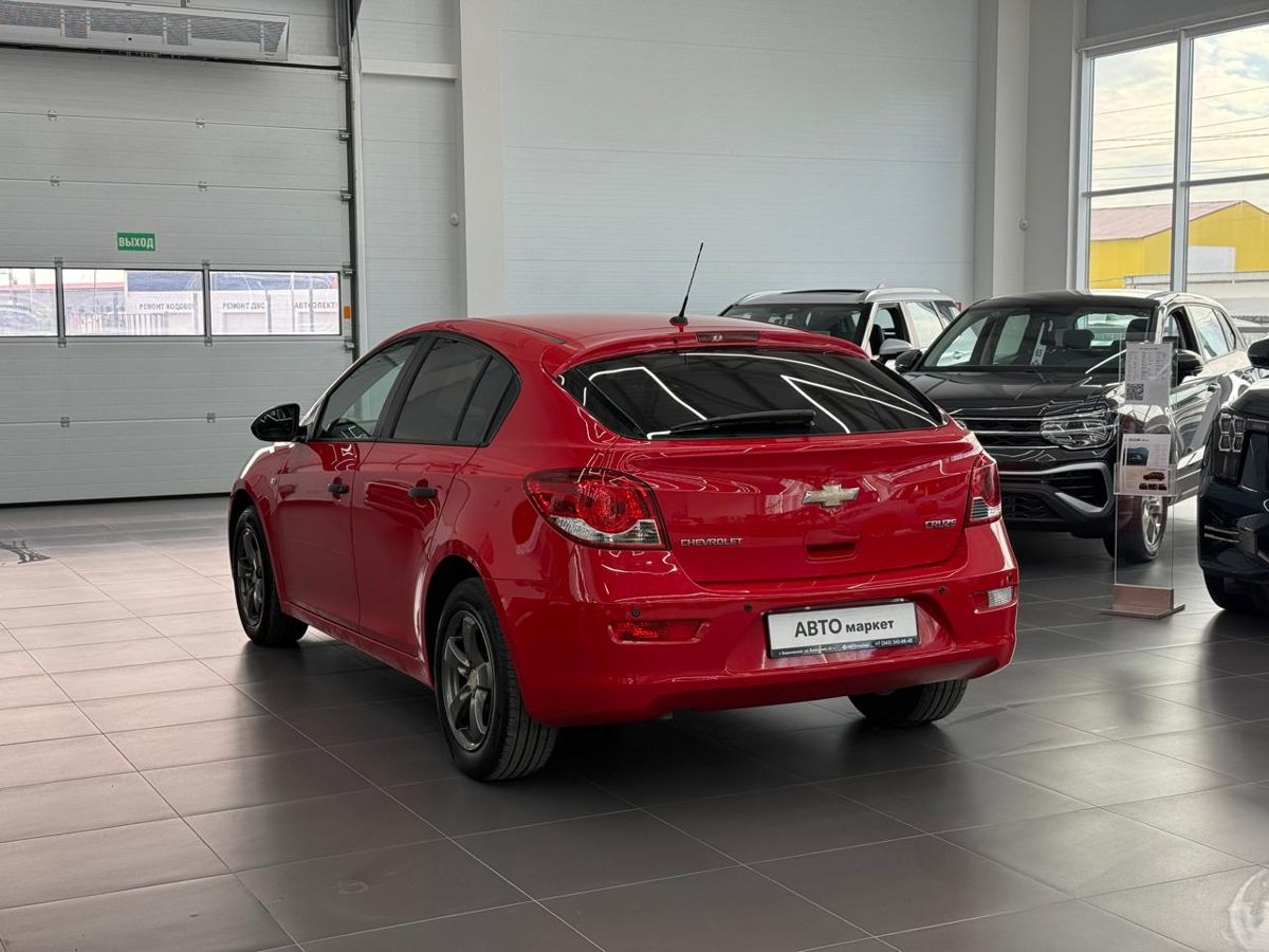 Chevrolet Cruze I 1.6 MT (109 л.с.) 2012 — фото 2