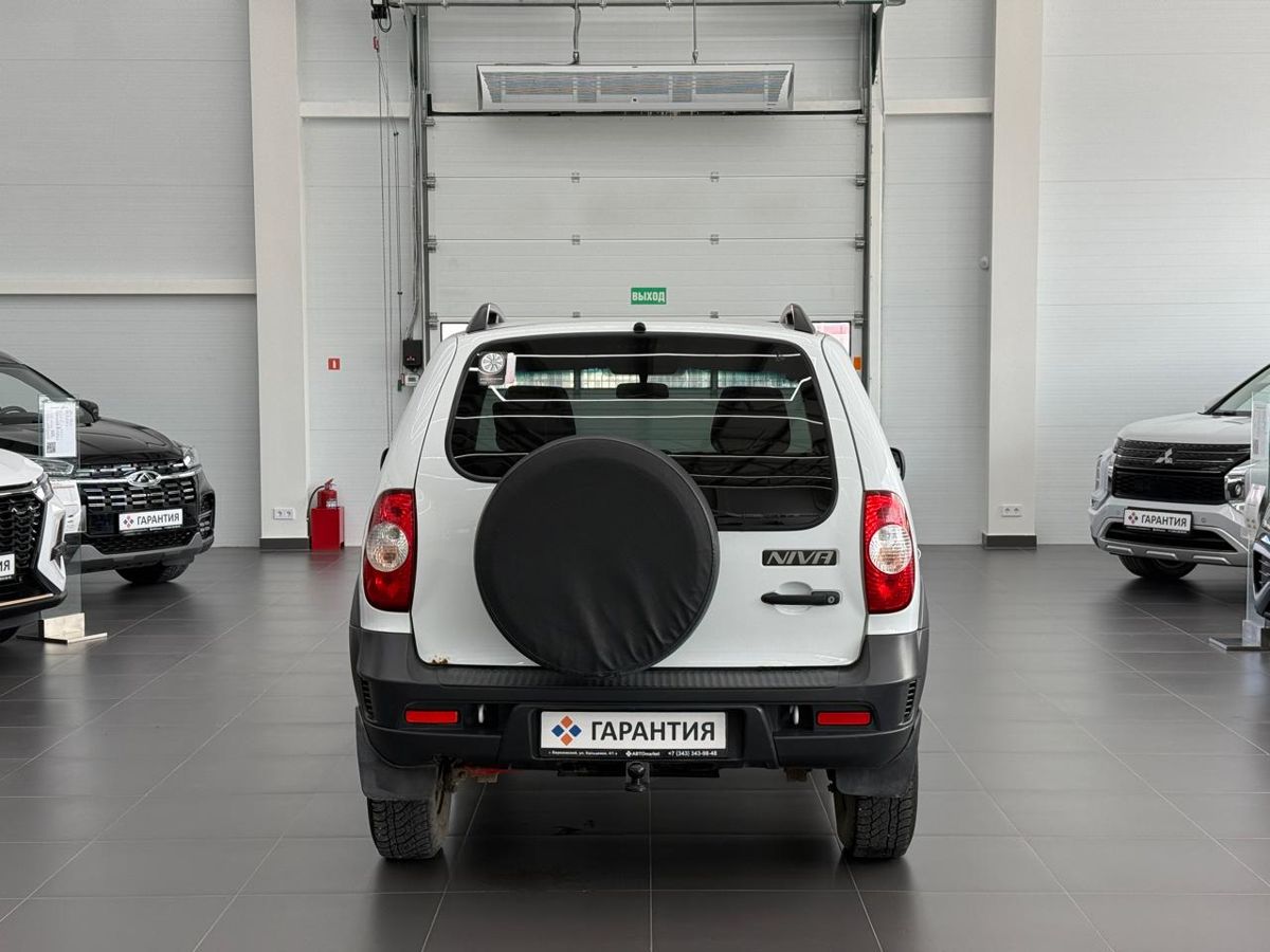 Chevrolet Niva I Рестайлинг 1.7 MT (80 л.с.) 4WD 2019 — фото 3