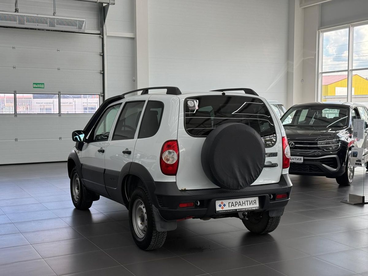 Chevrolet Niva I Рестайлинг 1.7 MT (80 л.с.) 4WD 2019 — фото 2