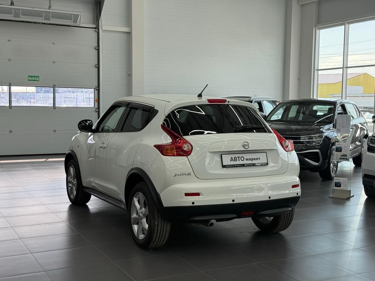 Nissan Juke I 1.6 CVT (117 л.с.) 2012 — фото 2