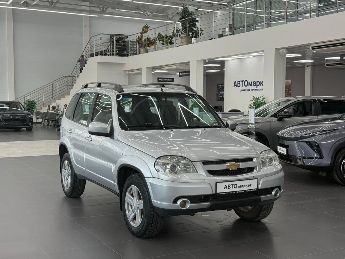 Chevrolet Niva I Рестайлинг 1.7 MT (80 л.с.) 4WD 2012