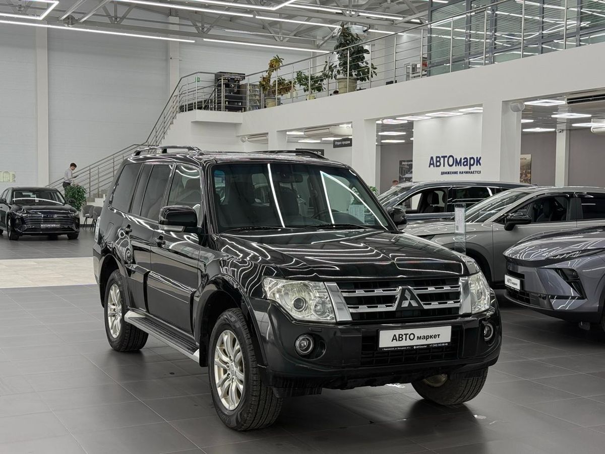Mitsubishi Pajero IV Рестайлинг 1 3.0 AT (178 л.с.) 4WD 2011