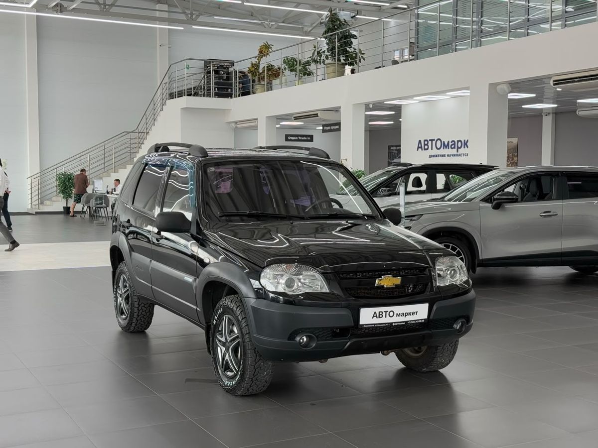 Chevrolet Niva I Рестайлинг 1.7 MT (80 л.с.) 4WD 2011