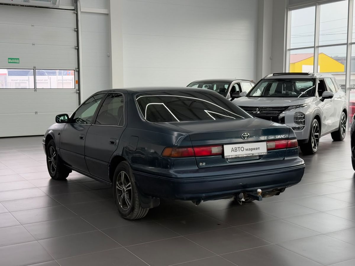 Toyota Camry III (XV10) 2.0 MT (140 л.с.) 1997 — фото 2