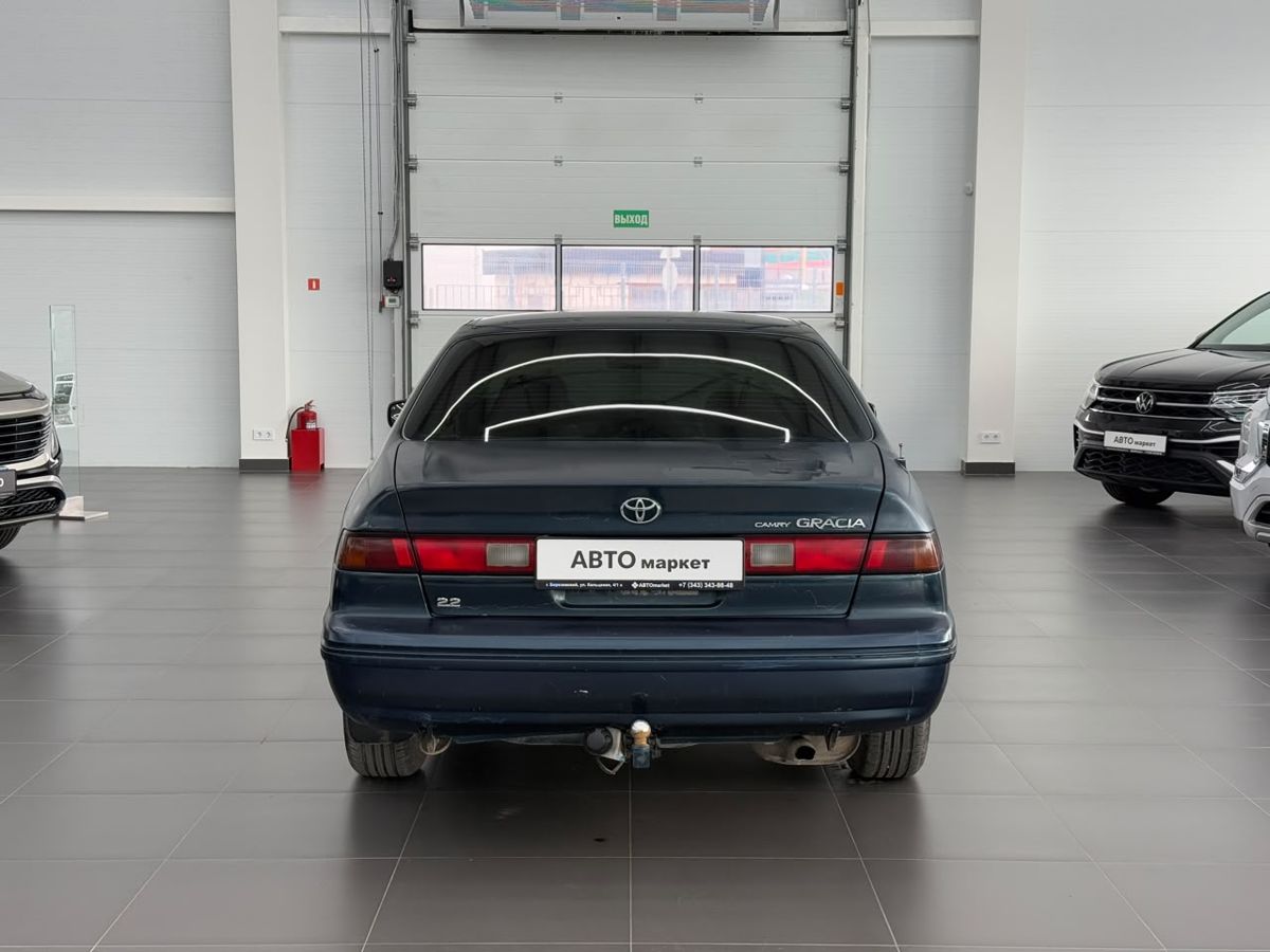 Toyota Camry III (XV10) 2.0 MT (140 л.с.) 1997 — фото 3