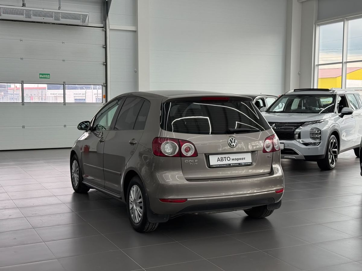 Volkswagen Golf Plus II 1.6 AMT (102 л.с.) Trendline 2011 — фото 2