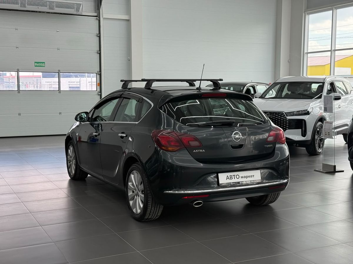 Opel Astra J 1.4 MT (140 л.с.) 2012 — фото 2